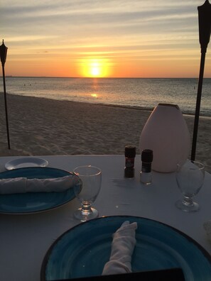 On the beach, sun-loungers, beach towels - 2 Bedroom Resort Suite with Access to all Marriot Amenities and Ocean View (Noord)