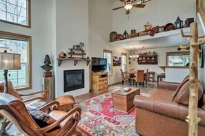 TV, fireplace - Oak Street Retreat 3br/2ba - Ground Level Bedroom (Ouray)