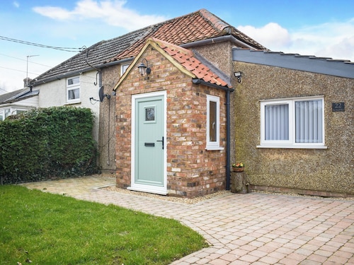 A truly lovely country cottage set in the heart of historic Norfolk.