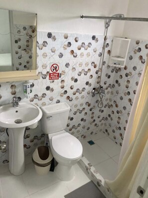 Room | Bathroom - Hotel Casa Blanca la playa barahona (Barahona)