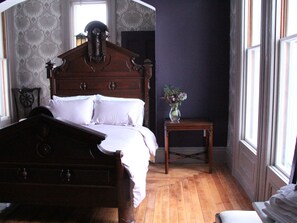 Design Double Room | Individually decorated, iron/ironing board, free WiFi - The Wedding Cake House (Providence)