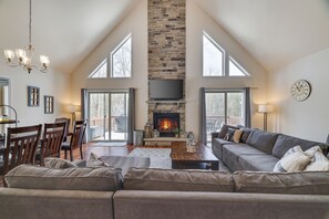 TV connectée, cheminée, jeux vidéo, lecteur de DVD