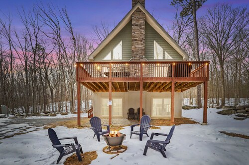 Lake House in the Summer, Ski Chalet in the Winter, Dog Friendly!