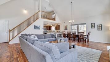 TV connectée, cheminée, jeux vidéo, lecteur de DVD