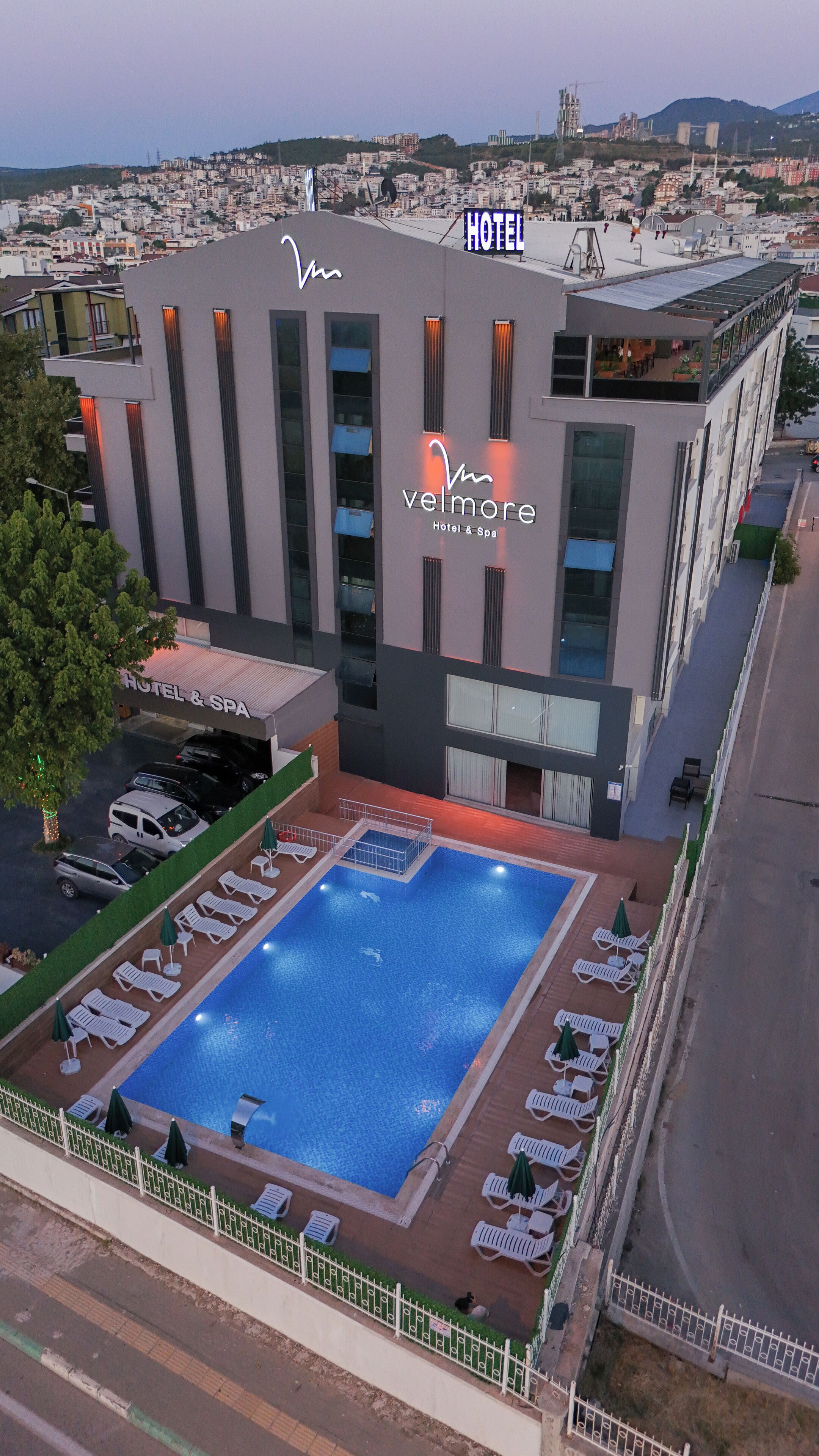 Vista frontal de la propiedad