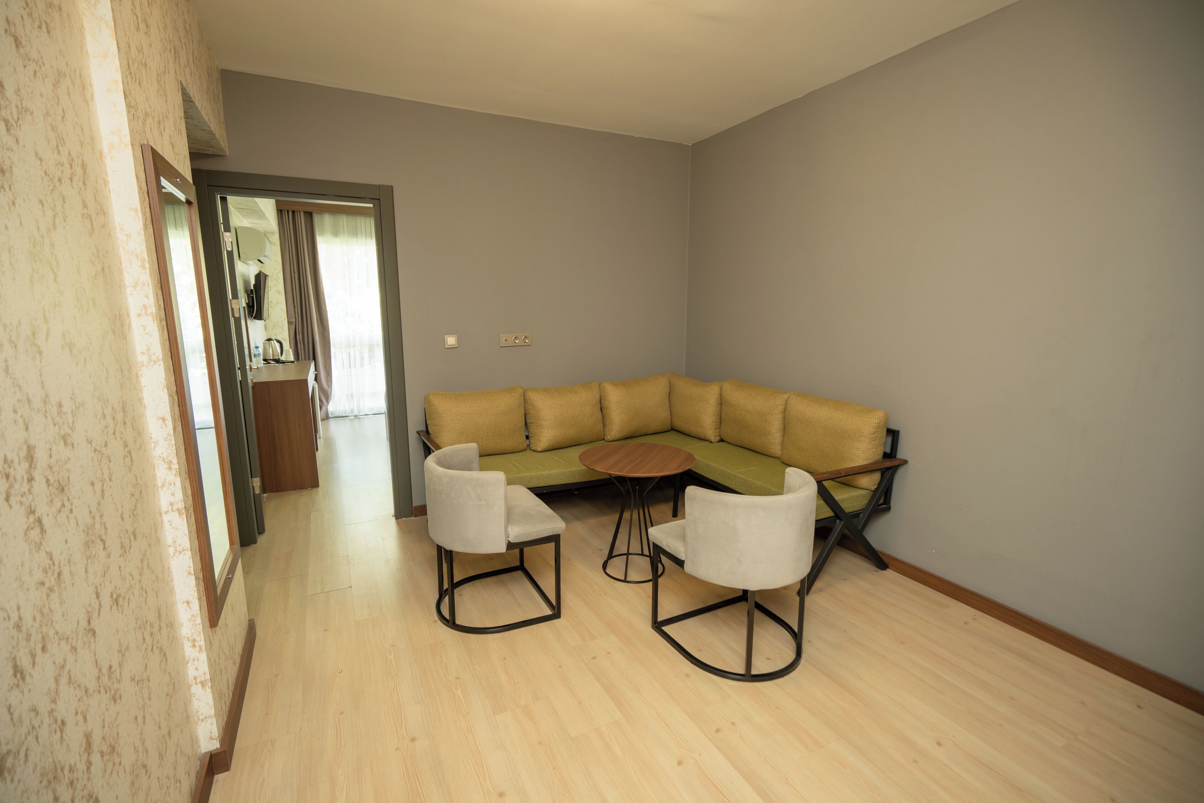 Grand Suite | Free minibar items, in-room safe, laptop workspace, iron/ironing board