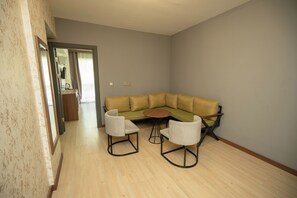 Svit Grand | Minibar med vissa gratis produkter och värdeförvaringsskåp på rummet