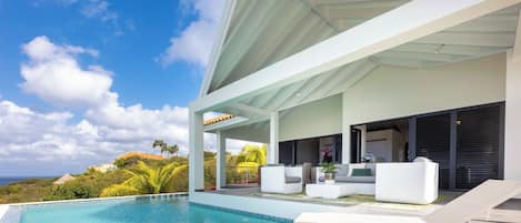 Exclusive-Villa, 4 Schlafzimmer, eigener Pool, Meerblick | Terrasse/Patio