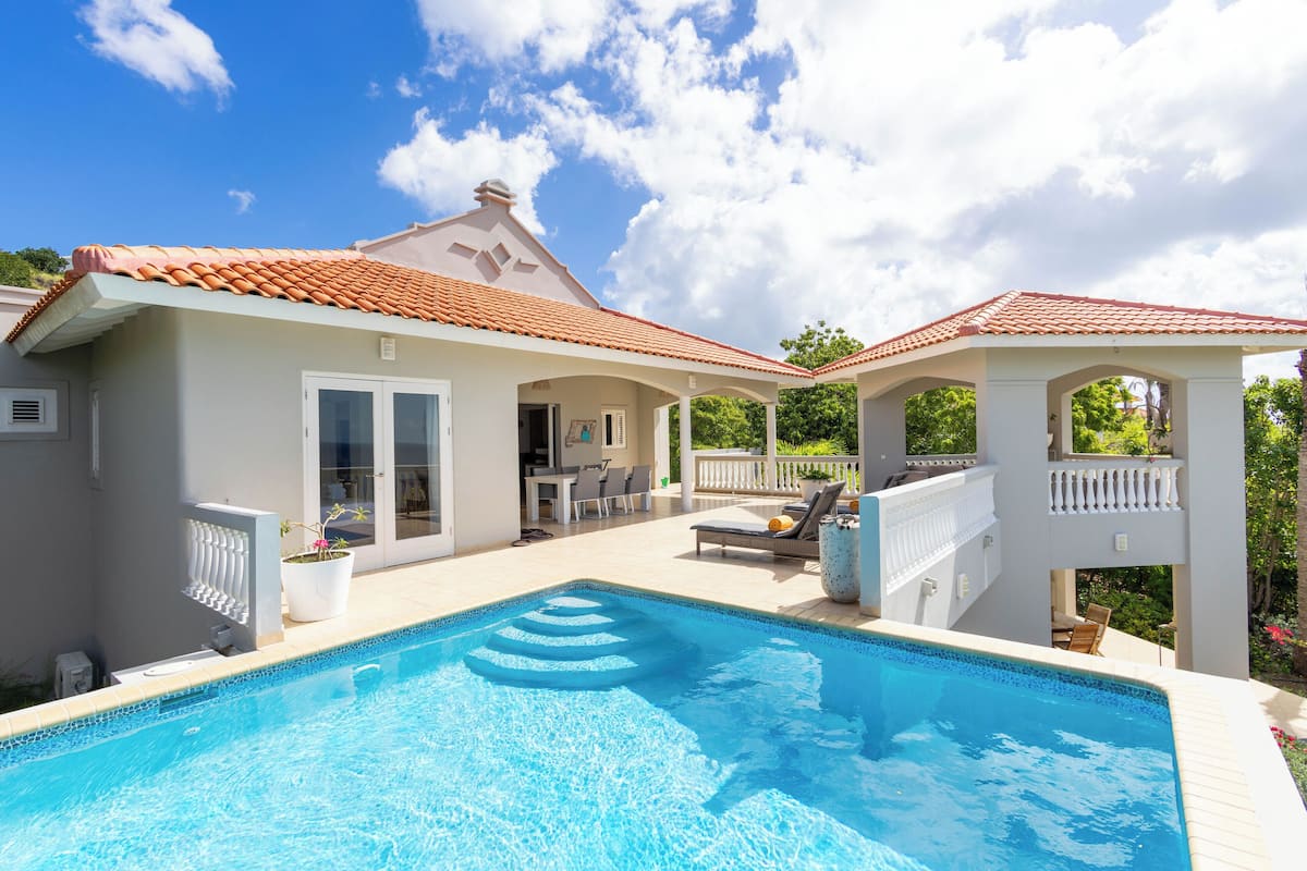 Individually decorated, individually furnished, laptop workspace