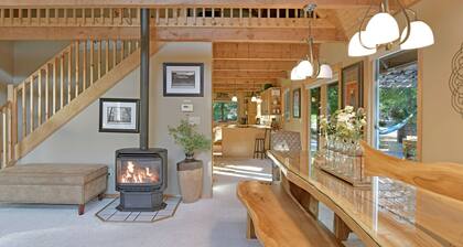 Mount Rainier Vacation Home with A.C. Wraparound Deck and BBQ