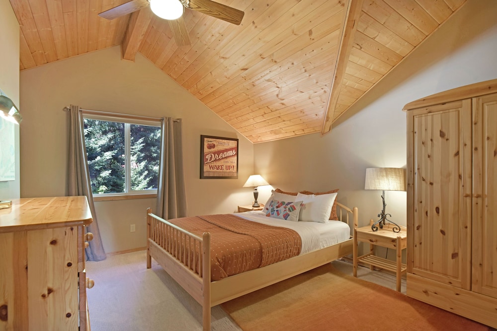 Mount Rainier Vacation Home with A.C. Wraparound Deck and BBQ Lewis