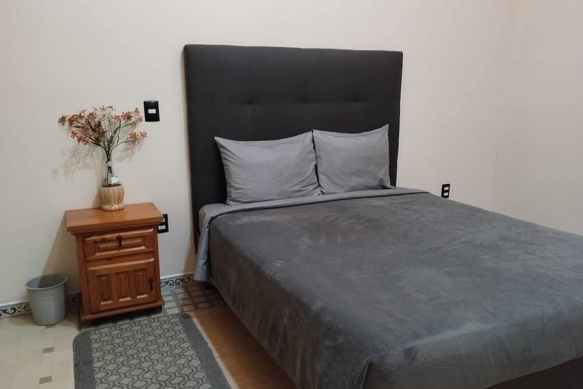 Iron/ironing board (on request), bed sheets