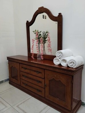 Superior Room, 1 Bedroom | Iron/ironing board, bed sheets - Hotel CHOLOA (San Pedro Cholula)