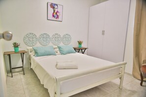 2 bedrooms, internet, bed sheets