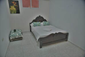 2 bedrooms, internet, bed sheets