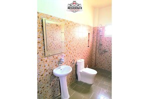 Doccia, asciugacapelli, bidet, asciugamani