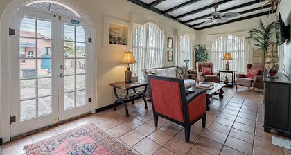 Historic 3BD/2BA Bungalow Steps From the UA w/ Yard - Low Summer Rates! 🏡