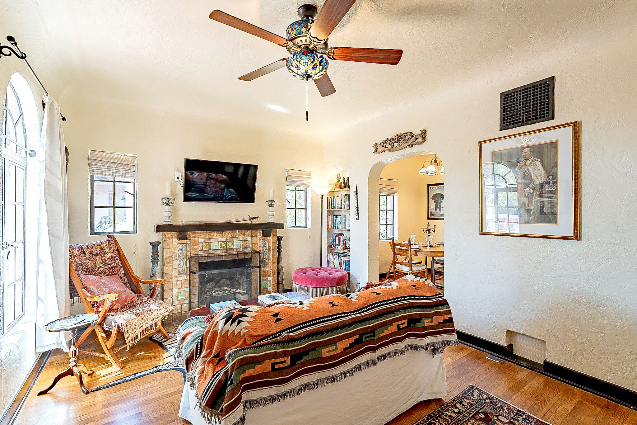 3 bedrooms, memory foam beds, desk, laptop workspace