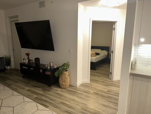 1 bedroom, WiFi, bed sheets - Amazing updated apartment in hotspot las olas walking distance to everything! (Fort Lauderdale)