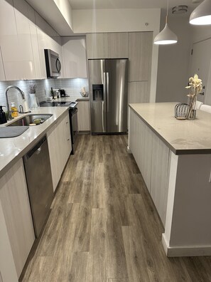 Private kitchen - Amazing updated apartment in hotspot las olas walking distance to everything! (Fort Lauderdale)