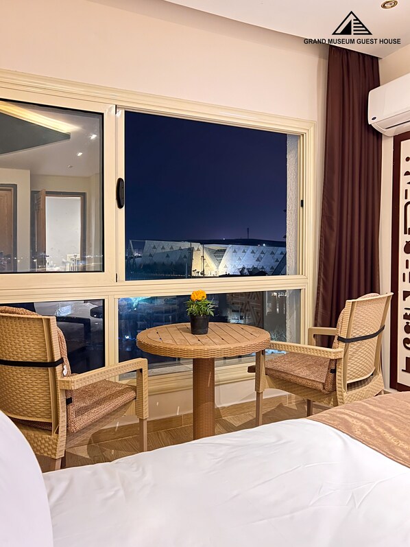 In-room safe, desk, blackout drapes, soundproofing - Grand Museum Guest House pyramids view (Giza)
