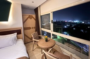 In-room safe, desk, blackout drapes, soundproofing - Grand Museum Guest House pyramids view (Giza)