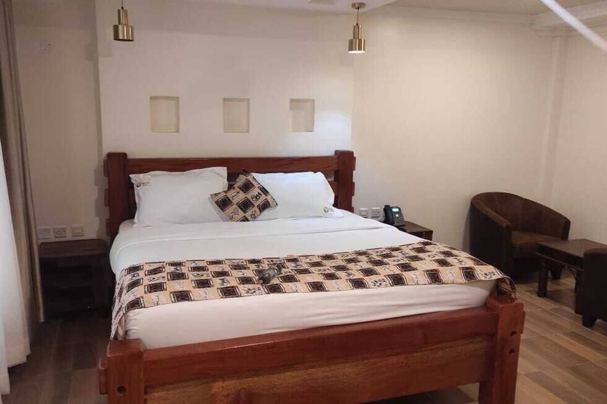Chambre Deluxe double, fumeur, vue sur la ville | Coffre-fort pour ordinateur portable, bureau