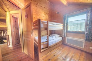 4 habitaciones, escritorio, cuna de viaje y internet 