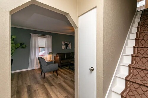 Updated 3BR home. Sleeps 6