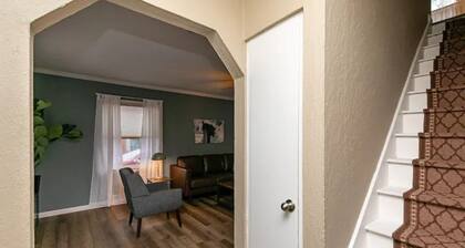 Updated 3BR home. Sleeps 6