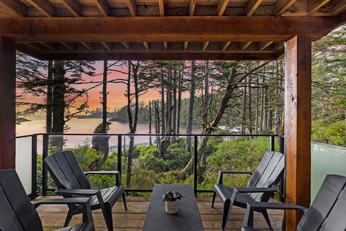 Ocean Views from 2 Decks! Beachfront ⎮ Amphitrite