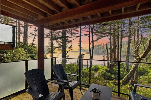 Ocean Views from 2 Decks! Beachfront ⎮ Amphitrite