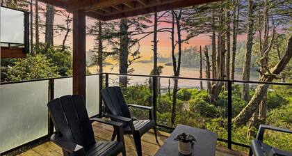 Ocean Views from 2 Decks! Beachfront ⎮ Amphitrite