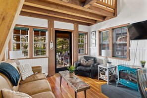 Smart TV, fireplace - Ocean Views from 2 Decks! Beachfront ⎮ Amphitrite (Ucluelet)