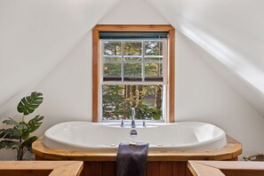 Boblebad, hårføner, håndklær og såpe