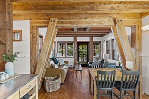 Interior - Ocean Views from 2 Decks! Beachfront ⎮ Amphitrite (Ucluelet)