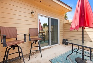 Terrace/patio - ☀️Walk 2 Private Beach Access-Pools-Sunshine Gardens☀️ (Panama City Beach)