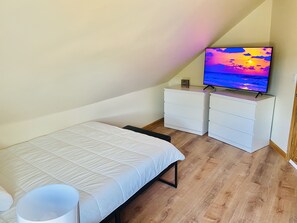 1 bedroom, desk, iron/ironing board, WiFi