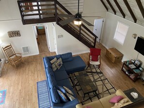 Smart TV, reproductor de DVD, libros, videoteca