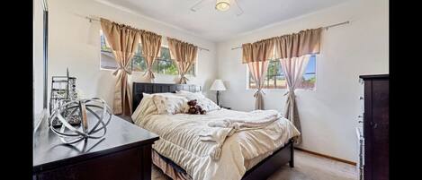 3 bedrooms, bed sheets