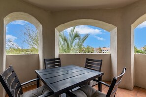Outdoor dining - Luxurious Paradise Valley Escape (Paradise Valley)