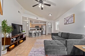 Living area - Luxurious Paradise Valley Escape (Paradise Valley)