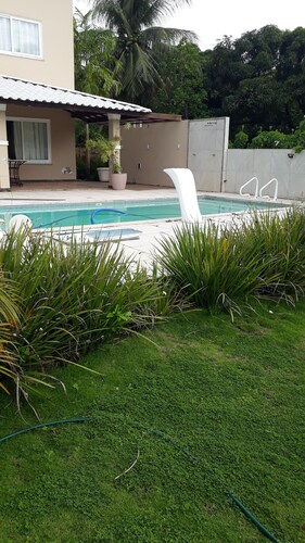 Alugo Casa Temporada com 5 Quartos, Sendo 3 Suites