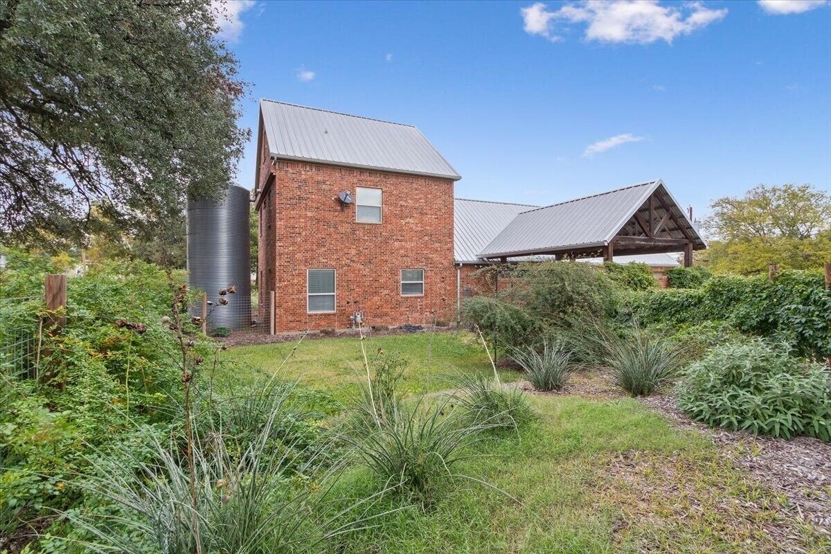 Spacious modern 4 bedroom house -downtown Waco near Silo District