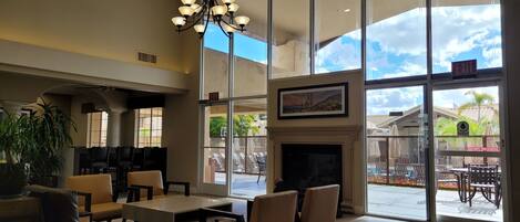 المنشأة من الداخل