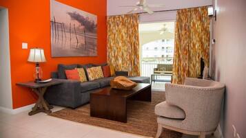 Casa Deluxe | Zona de estar | Televisión LED de 40 pulgadas con canales por cable, una televisión