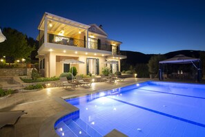 Outdoor pool - Private, luxurius, serene, pool, seaviews, family/pet friendly (Lefkada)