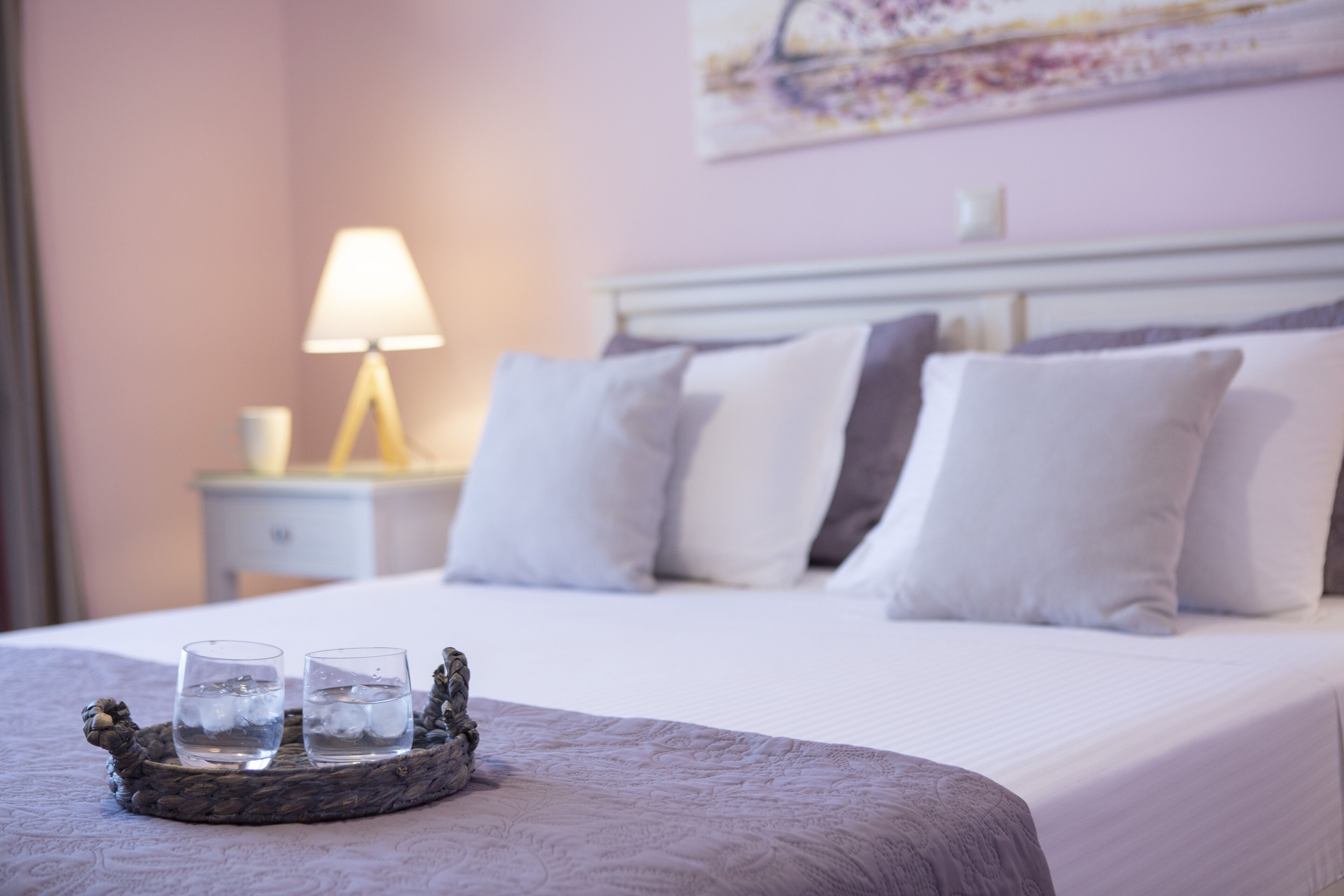 4 chambres, coffres-forts dans les chambres, fer et planche à repasser