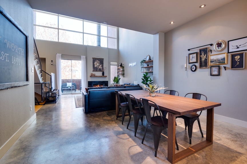 The Oleander - Centrally Located Luxury Townhouse Steps From Magnolia Ave! - Riverside Drive – Fort Worth