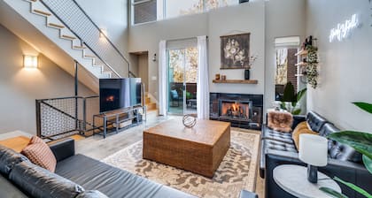 The Oleander - centrally located Luxury Townhouse steps from Magnolia Ave!